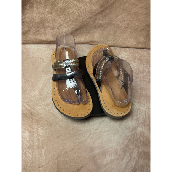 UGG‎ Women’s Size 9 Silver Metallic Thong Sandals EU 40 New - Picture 1 of 6